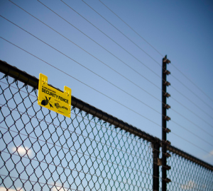 Electric-fence-installation
